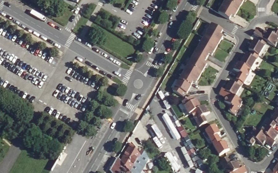 Vue aérienne du Mini-giratoire n°443813904