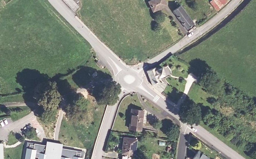 Vue aérienne du Mini-giratoire n°444459472