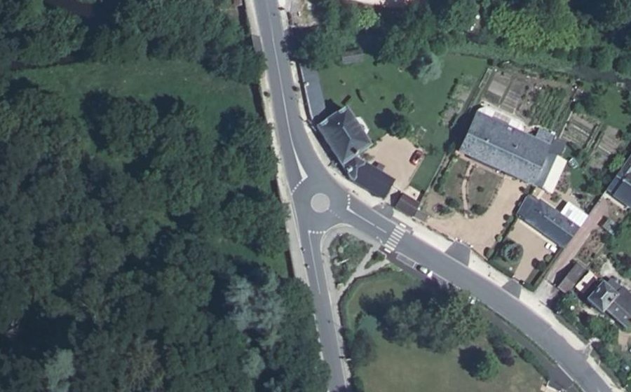 Vue aérienne du Mini-giratoire n°449652604