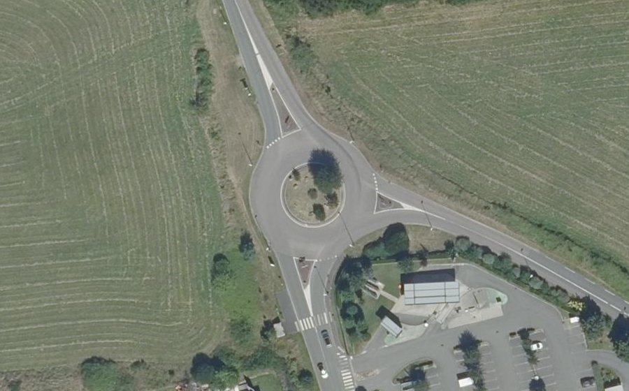 Vue aérienne du Rond-point anonyme n°100468672