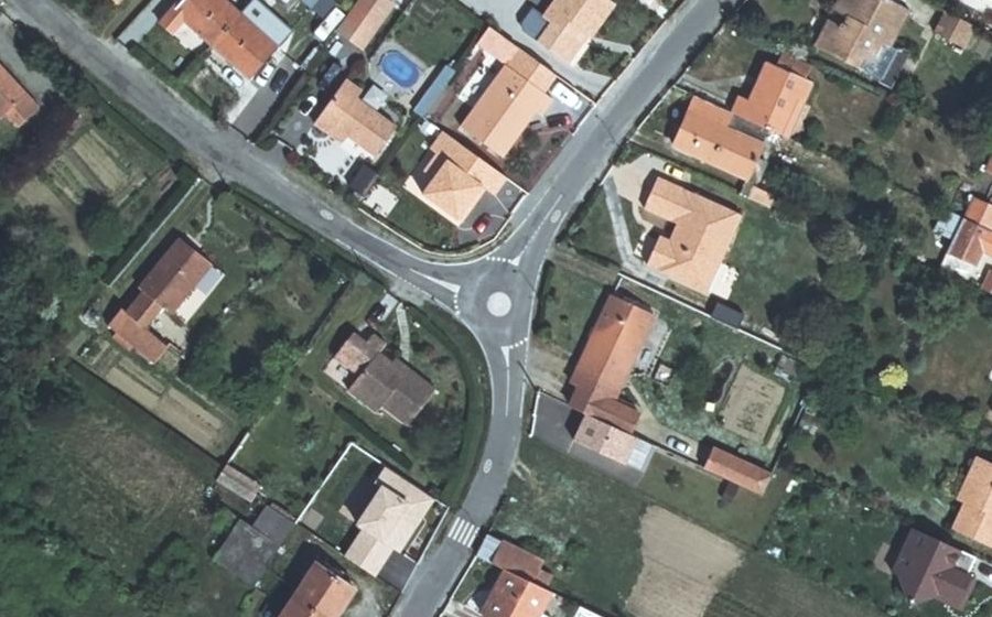 Vue aérienne du Mini-giratoire n°469236019