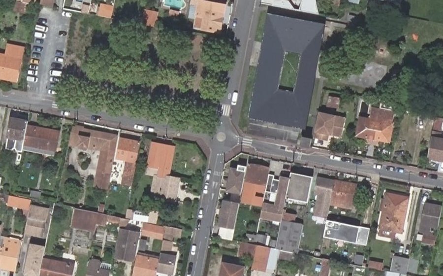 Vue aérienne du Mini-giratoire n°477402959