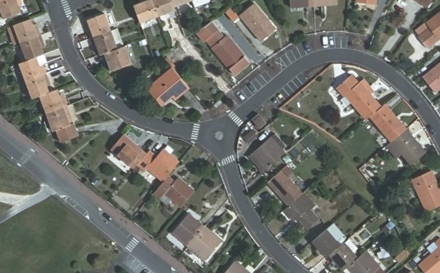 Vue aérienne du Mini-giratoire n°477501440