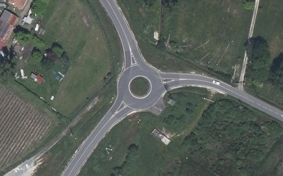 Vue aérienne du Rond-point anonyme n°1004783032
