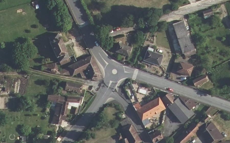 Vue aérienne du Mini-giratoire n°480166891