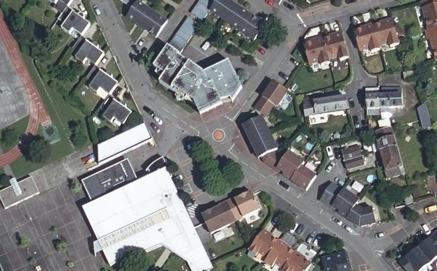 Vue aérienne du Mini-giratoire n°482223157