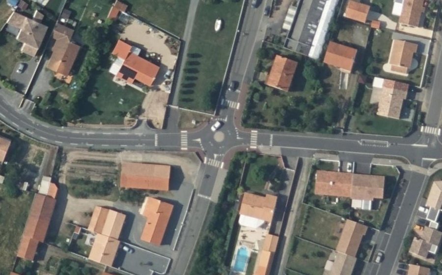 Vue aérienne du Mini-giratoire n°482332680