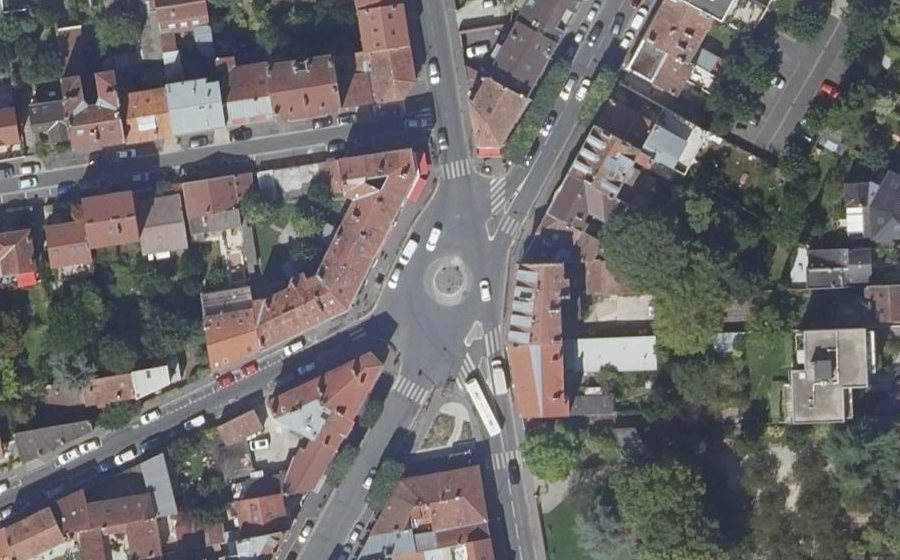 Vue aérienne du Mini-giratoire n°482845538