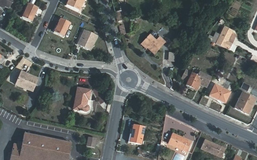 Vue aérienne du Mini-giratoire n°485562503