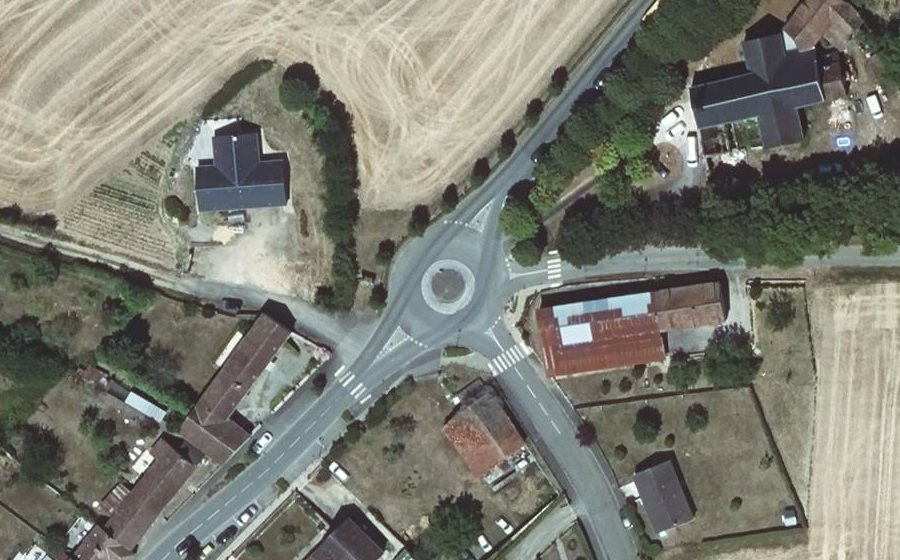 Vue aérienne du Rond-point anonyme n°1004861586