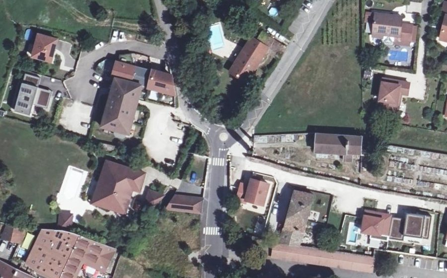 Vue aérienne du Mini-giratoire n°493211679