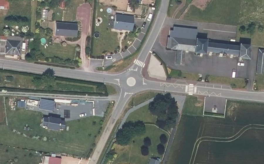 Vue aérienne du Mini-giratoire n°494556359