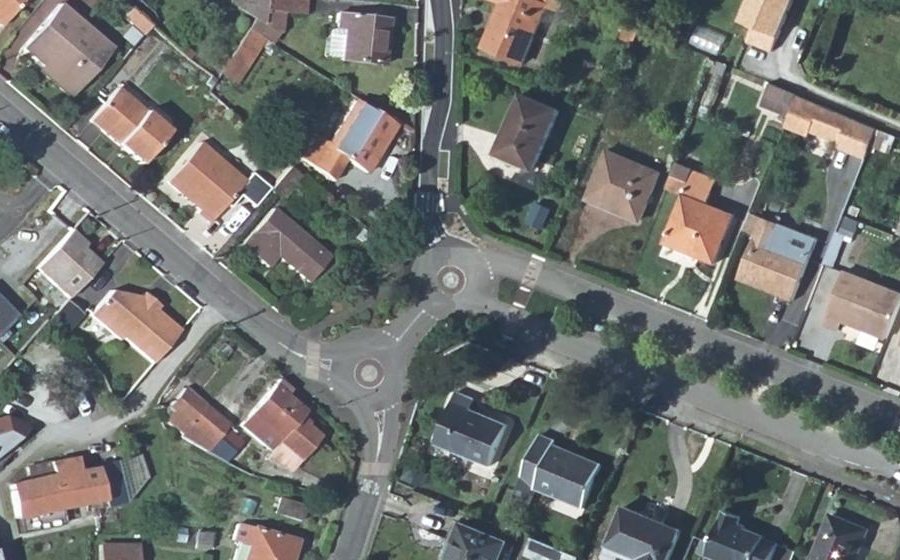 Vue aérienne du Mini-giratoire n°500851403