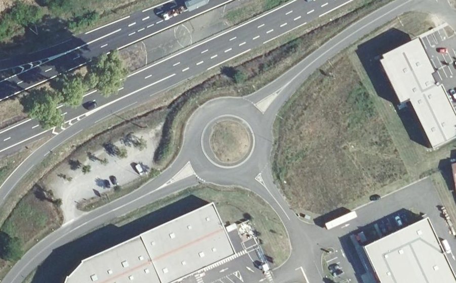 Vue aérienne du Rond-point anonyme n°1005244508
