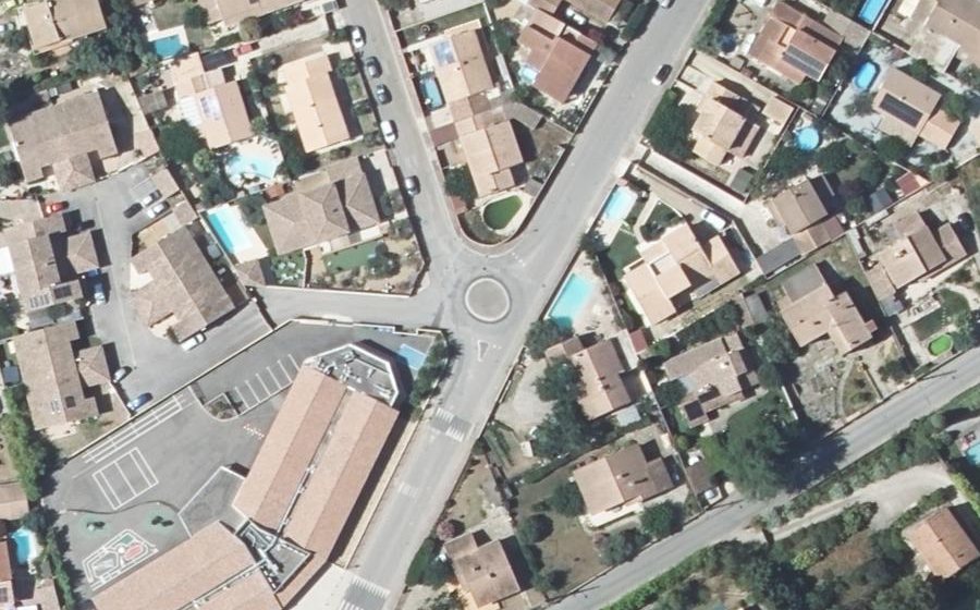 Vue aérienne du Mini-giratoire n°528875319