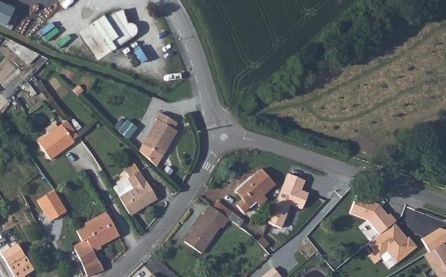 Vue aérienne du Mini-giratoire n°540391862