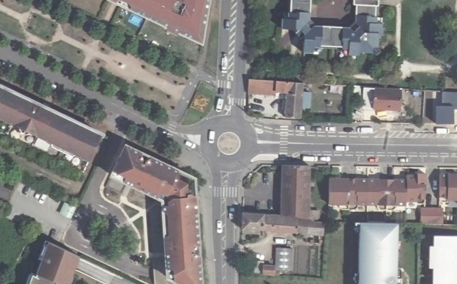 Vue aérienne du Rond-point anonyme n°100554231