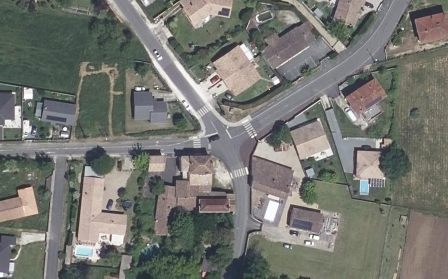 Vue aérienne du Mini-giratoire n°559672610
