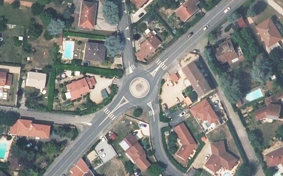 Vue aérienne du Mini-giratoire n°560372062