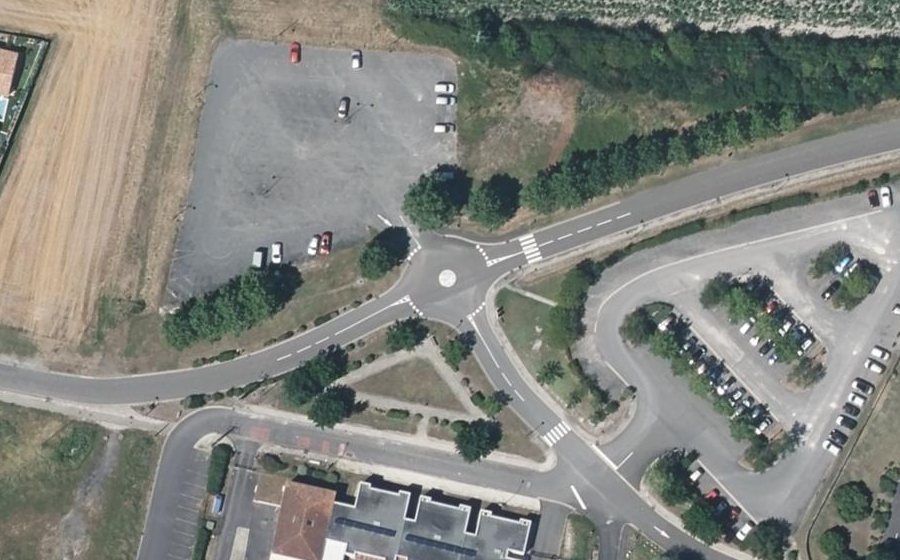 Vue aérienne du Mini-giratoire n°563668327
