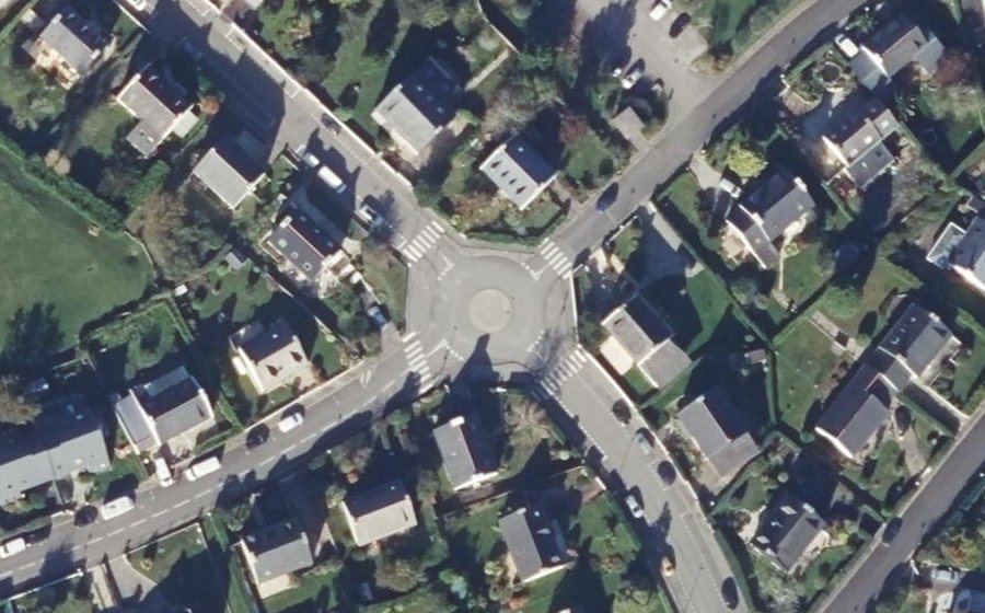 Vue aérienne du Rond-point anonyme n°1005636689