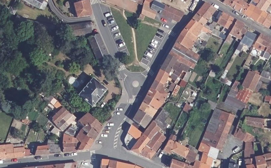 Vue aérienne du Rond-point anonyme n°1005816462