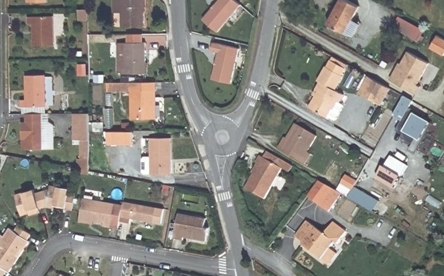 Vue aérienne du Mini-giratoire n°582164346
