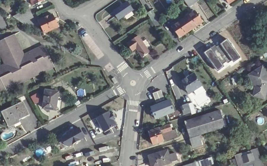 Vue aérienne du Mini-giratoire n°599390313