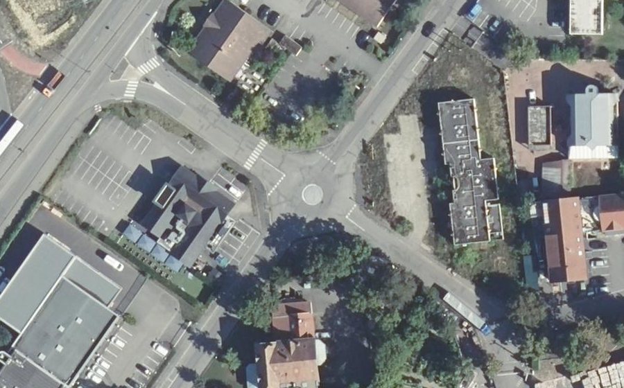 Vue aérienne du Mini-giratoire n°599567616