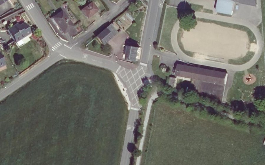 Vue aérienne du Mini-giratoire n°605049451