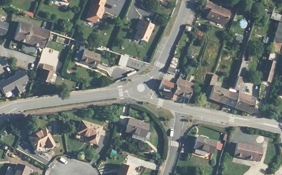 Vue aérienne du Mini-giratoire n°608418285