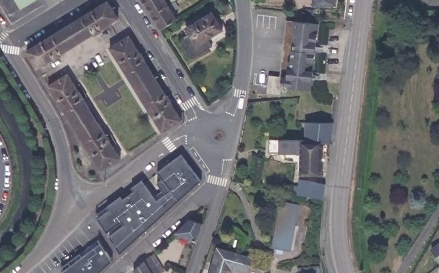 Vue aérienne du Mini-giratoire n°608495595