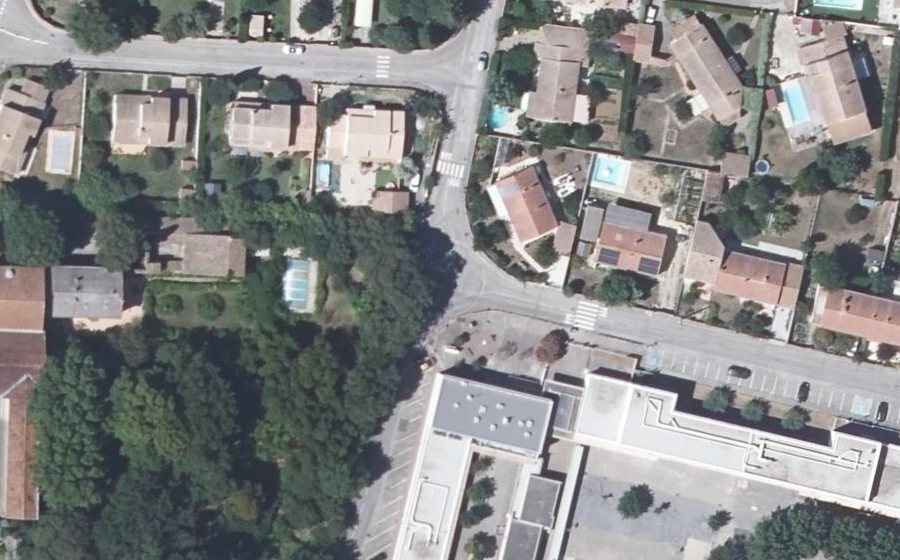 Vue aérienne du Mini-giratoire n°613865940