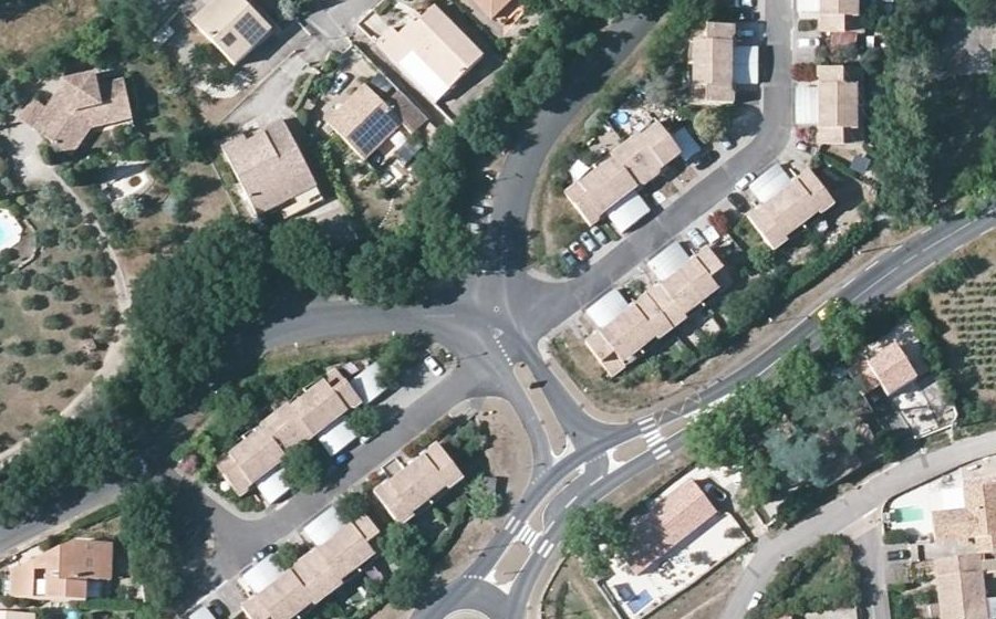 Vue aérienne du Mini-giratoire n°618067439