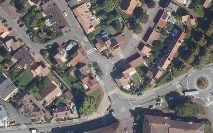 Vue aérienne du Mini-giratoire n°625118535