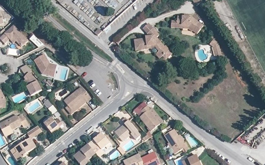 Vue aérienne du Mini-giratoire n°629058816