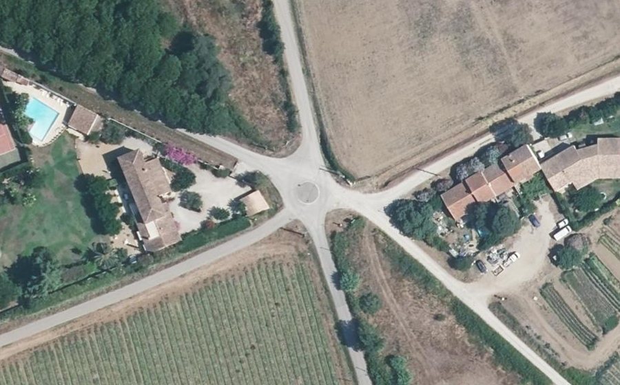Vue aérienne du Mini-giratoire n°629071458