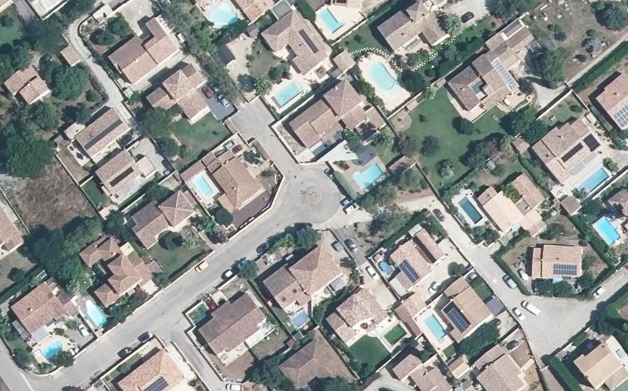 Vue aérienne du Mini-giratoire n°630493050