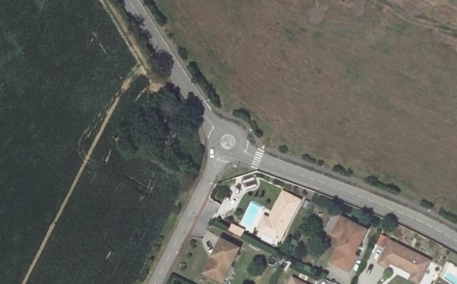 Vue aérienne du Mini-giratoire n°630679582