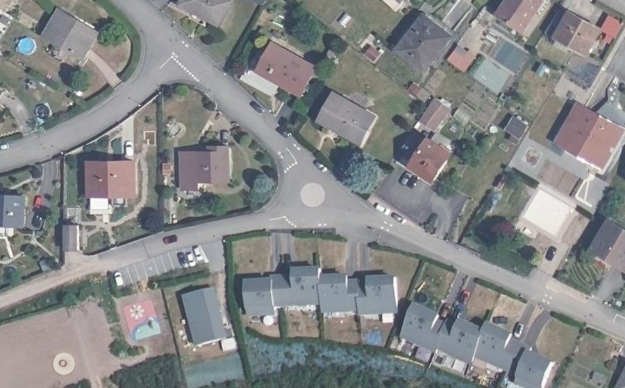 Vue aérienne du Mini-giratoire n°641798953