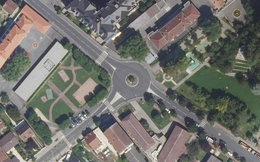 Vue aérienne du Rond-point anonyme n°1006431168