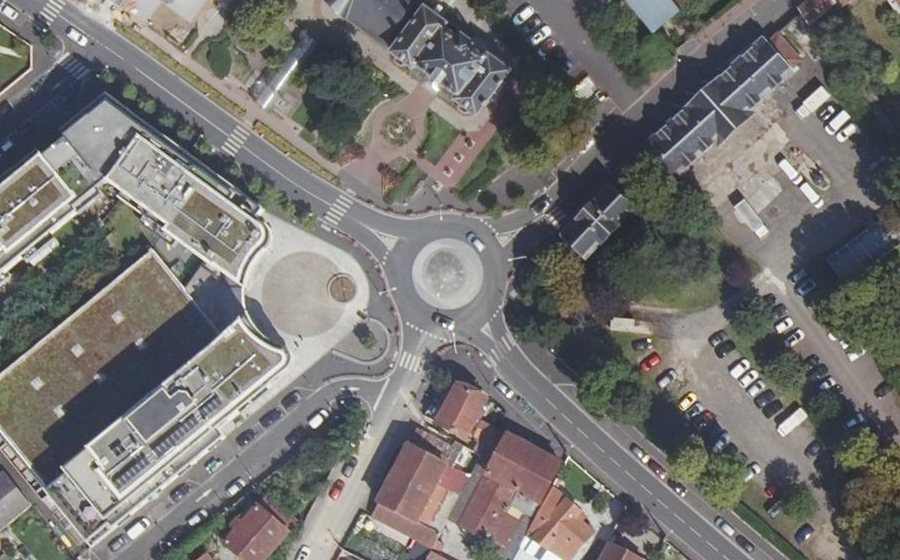 Vue aérienne du Rond-point anonyme n°1006436593