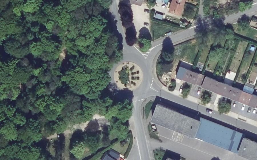 Vue aérienne du Rond-point anonyme n°100650077
