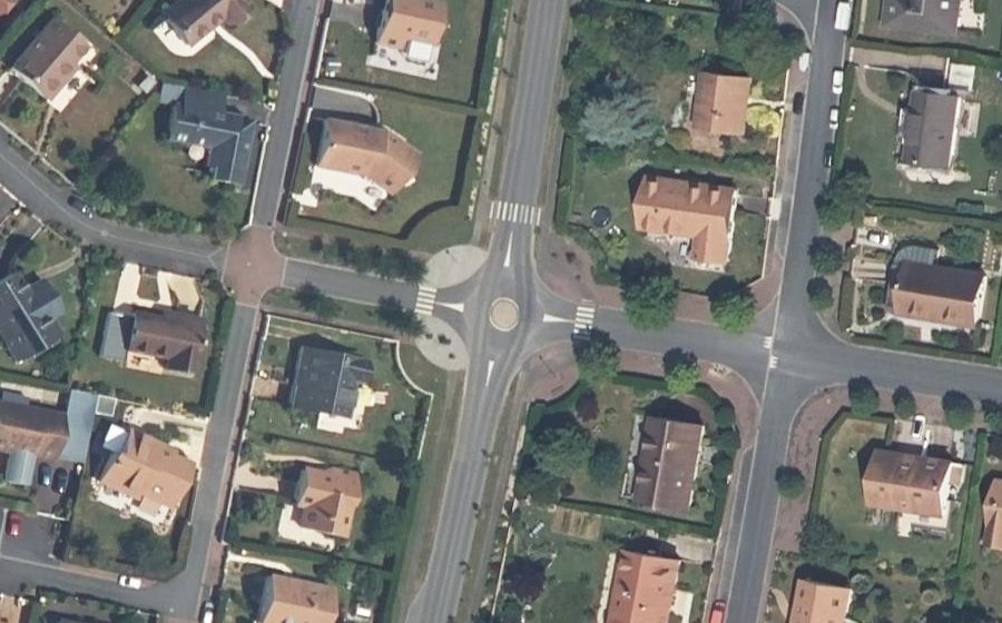 Vue aérienne du Mini-giratoire n°659995120