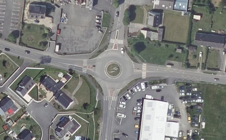 Vue aérienne du Rond-point anonyme n°100661494