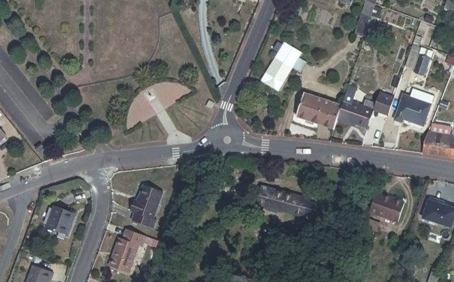 Vue aérienne du Mini-giratoire n°663136353