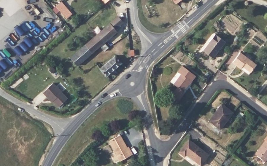 Vue aérienne du Mini-giratoire n°663346036