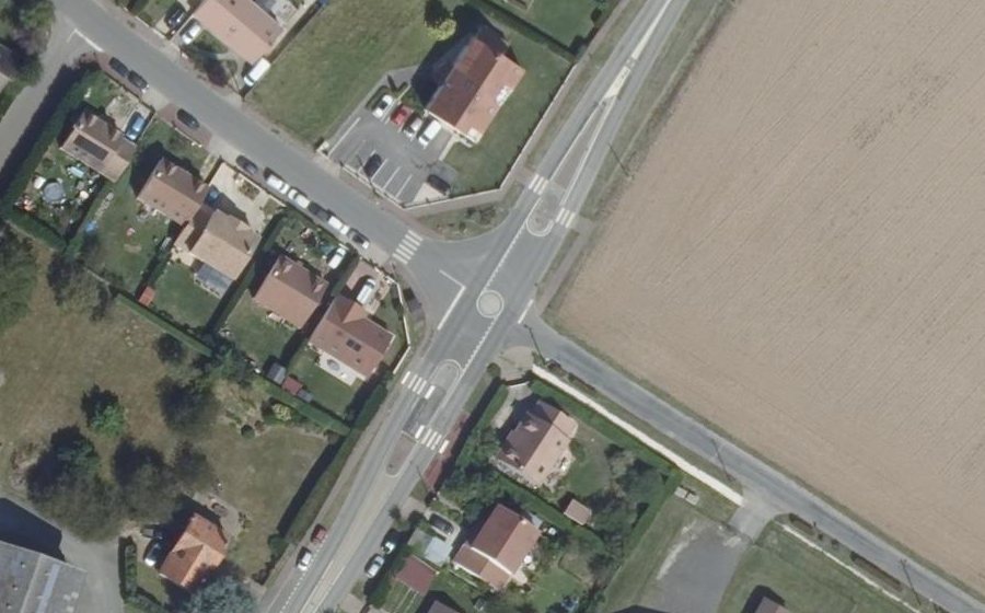 Vue aérienne du Mini-giratoire n°664479534