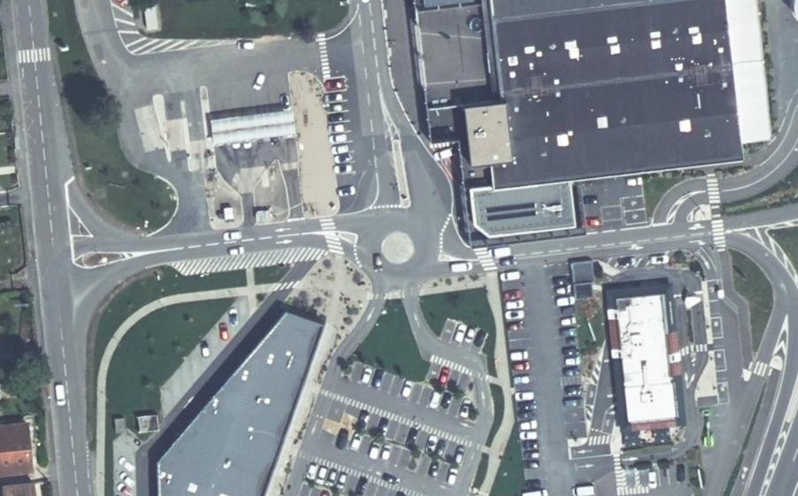 Vue aérienne du Rond-point anonyme n°1006647384