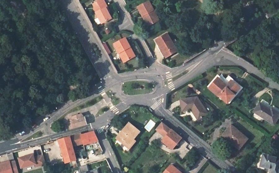 Vue aérienne du Rond-point anonyme n°100666040